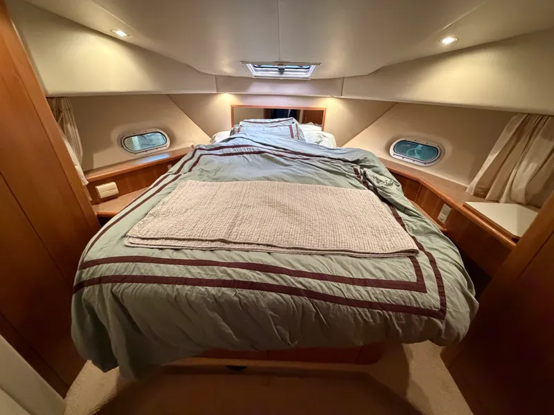 Slide: The Image of 2000 Bayliner 5288 Pilothouse Motoryacht - 8325146