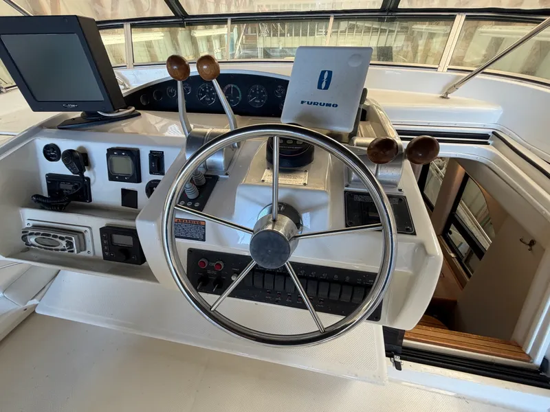 Slide: The Image of 2000 Bayliner 5288 Pilothouse Motoryacht - 8325153
