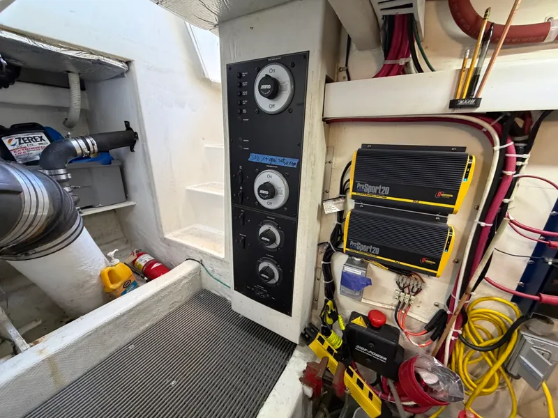 Slide: The Image of 2000 Bayliner 5288 Pilothouse Motoryacht - 8325164