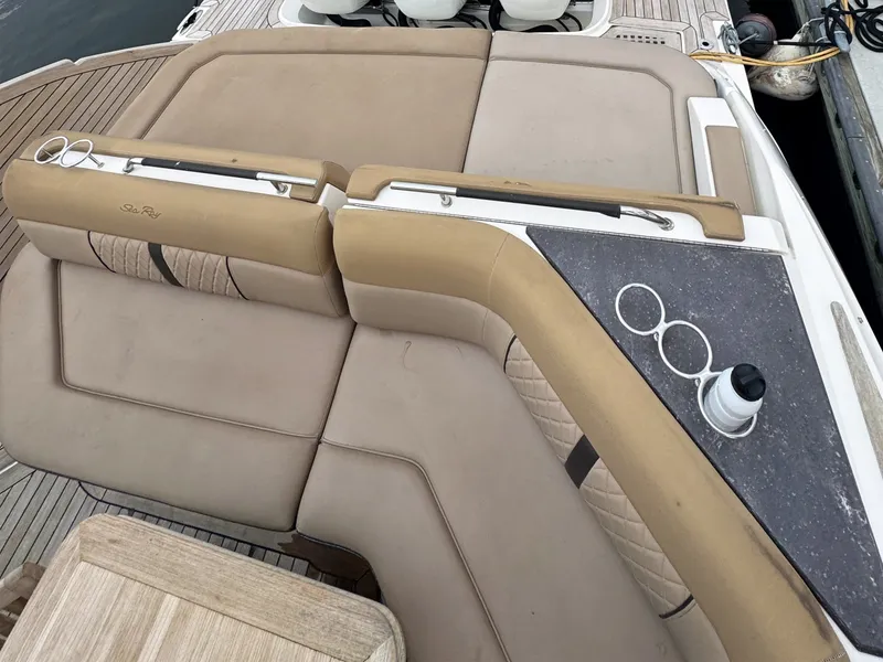 Slide: The Image of Sea Ray 40 2019 - 8330030