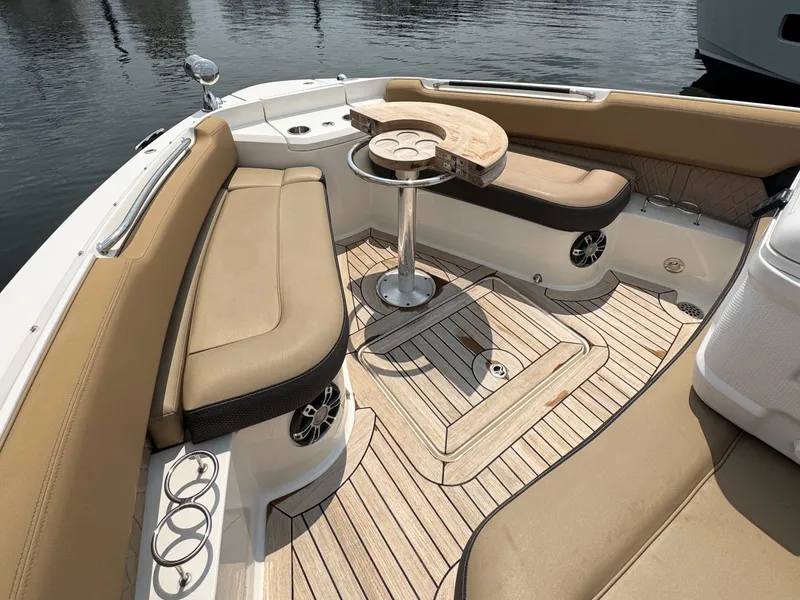 Slide: The Image of Sea Ray 40 2019 - 8330042
