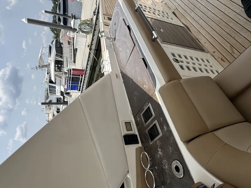 Slide: The Image of Sea Ray 40 2019 - 8330202