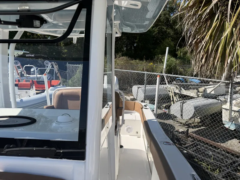 Slide: The Image of Sea Hunt Ultra 239SE 2023 - 8331725