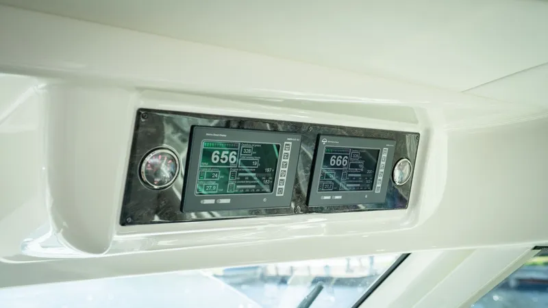 Slide: The Image of Sea Ray 580 Sundancer 2012 - 8331766