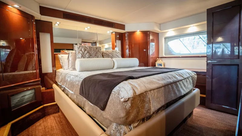 Slide: The Image of Sea Ray 580 Sundancer 2012 - 8331774