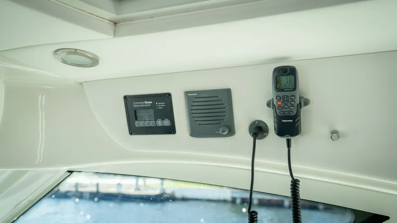 Slide: The Image of Sea Ray 580 Sundancer 2012 - 8331765