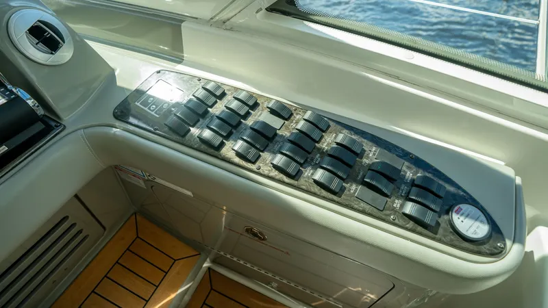 Slide: The Image of Sea Ray 580 Sundancer 2012 - 8331764
