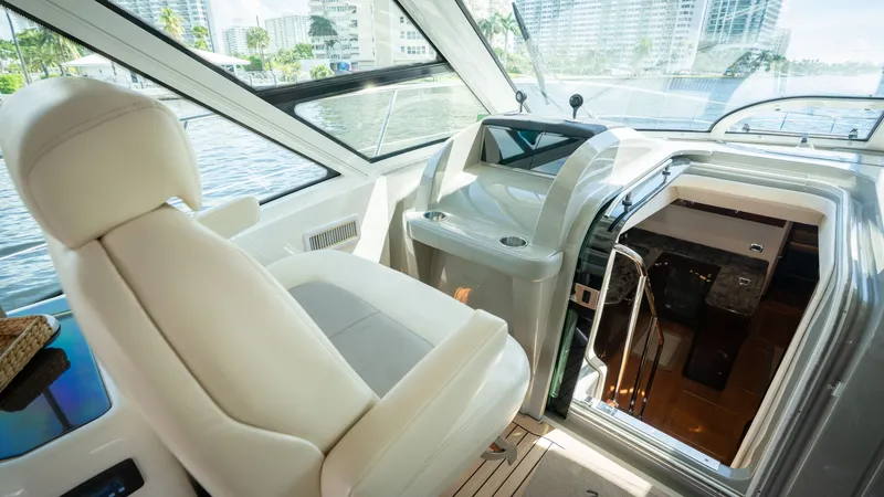 Slide: The Image of Sea Ray 580 Sundancer 2012 - 8331767