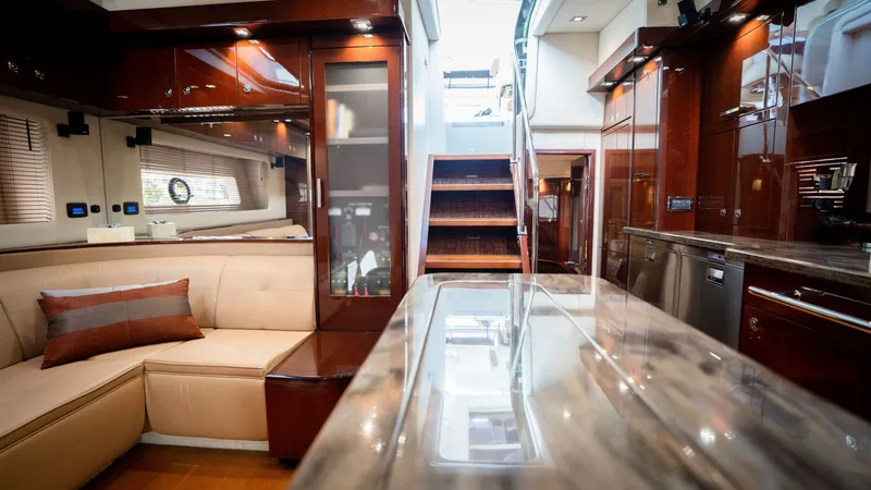 Slide: The Image of Sea Ray 580 Sundancer 2012 - 8331768