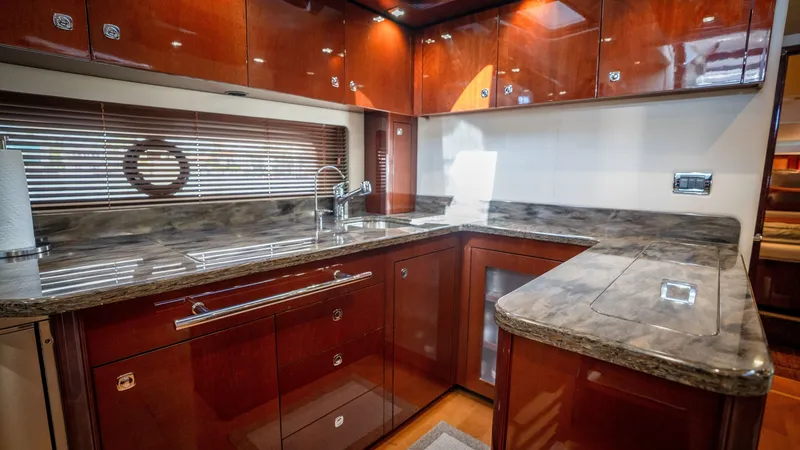 Slide: The Image of Sea Ray 580 Sundancer 2012 - 8331771
