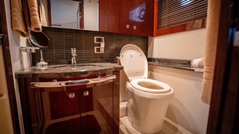 Slide: The Image of Sea Ray 580 Sundancer 2012 - 8331776
