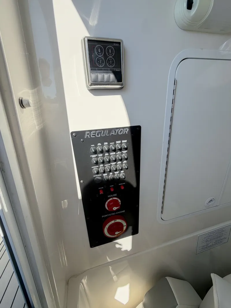 Slide: The Image of Regulator Marine 28 Forward Seating 2020 - 8376591
