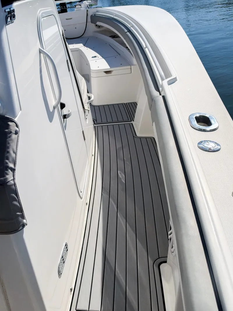 Slide: The Image of Regulator Marine 28 Forward Seating 2020 - 8376585