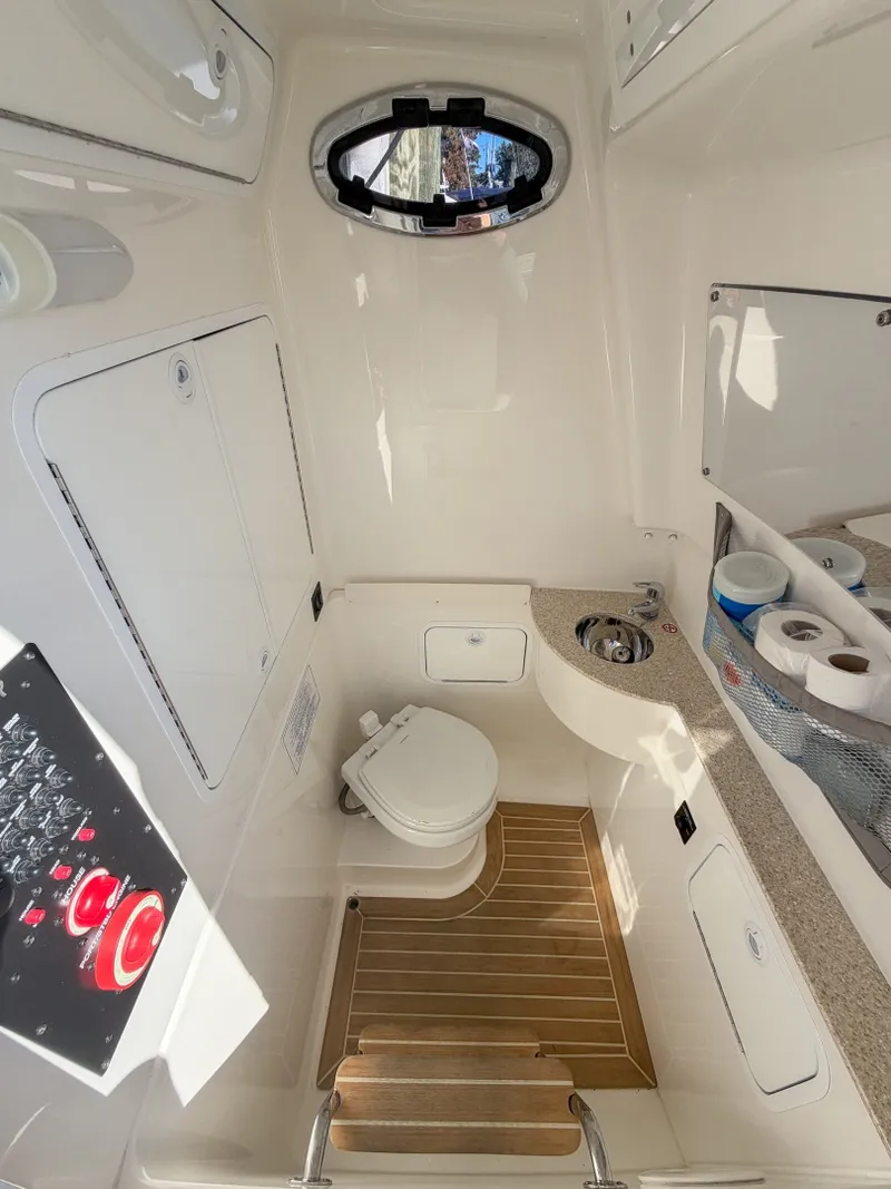 Slide: The Image of Regulator Marine 28 Forward Seating 2020 - 8376593