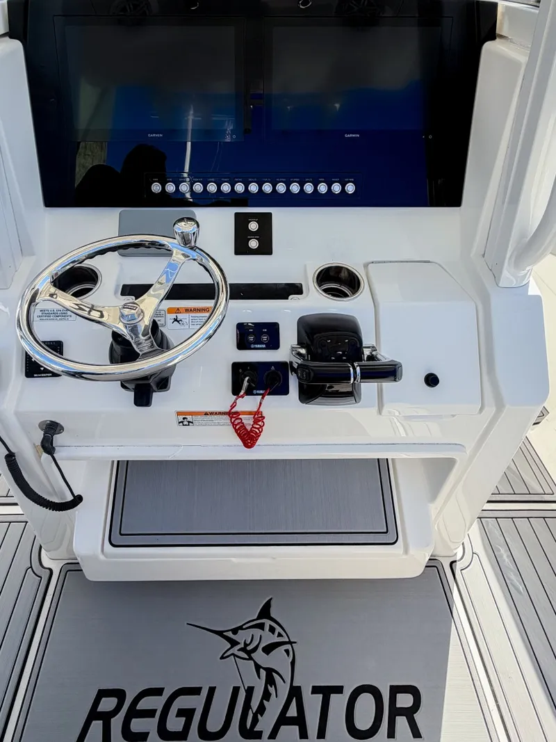 Slide: The Image of Regulator Marine 28 Forward Seating 2020 - 8376587