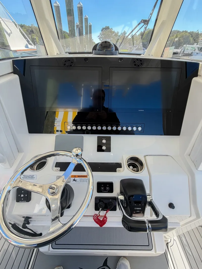 Slide: The Image of Regulator Marine 28 Forward Seating 2020 - 8376589