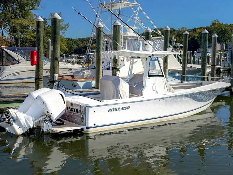 The Image of Regulator Marine 28 Forward Seating 2020 - 8376584