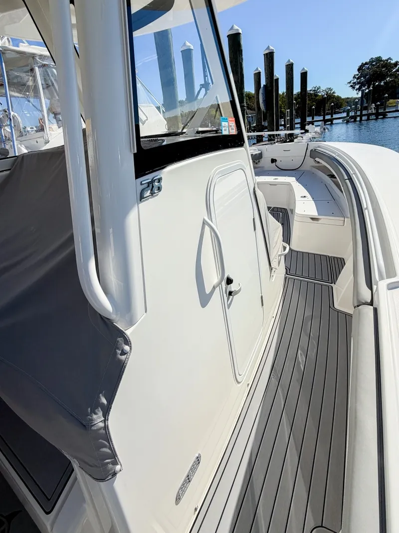 Slide: The Image of Regulator Marine 28 Forward Seating 2020 - 8376586