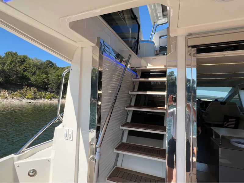 Slide: The Image of Sea Ray FLY 520 2018 - 8383140