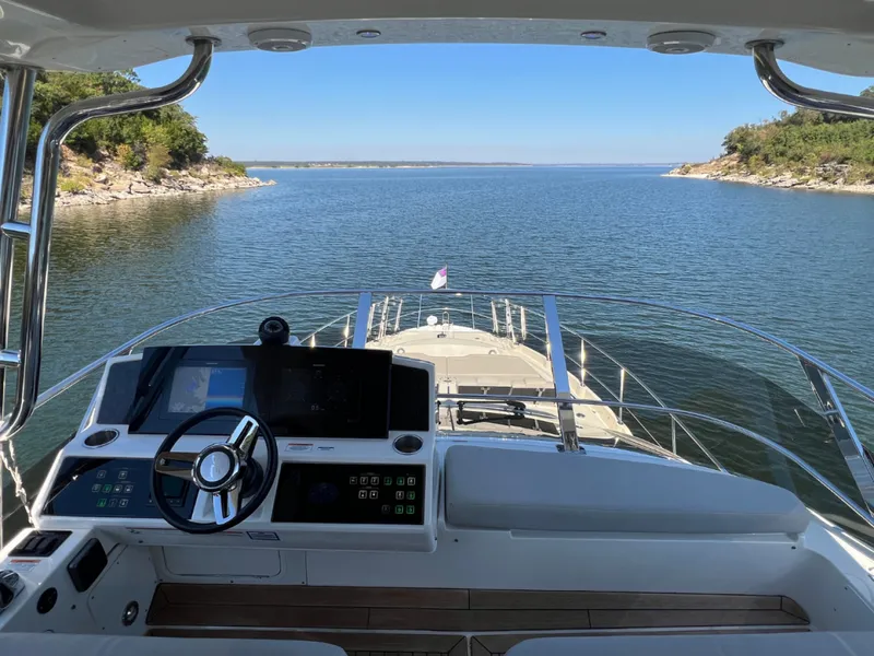 Slide: The Image of Sea Ray FLY 520 2018 - 8383147
