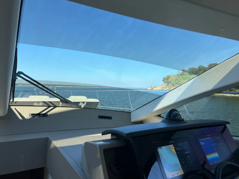 Slide: The Image of Sea Ray FLY 520 2018 - 8383187