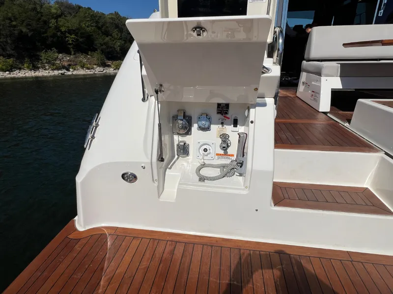 Slide: The Image of Sea Ray FLY 520 2018 - 8383130