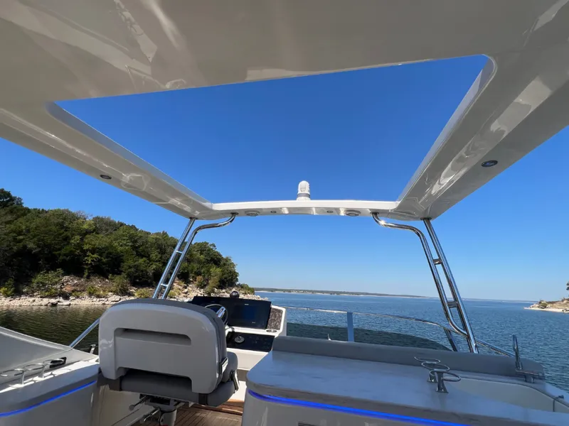 Slide: The Image of Sea Ray FLY 520 2018 - 8383155
