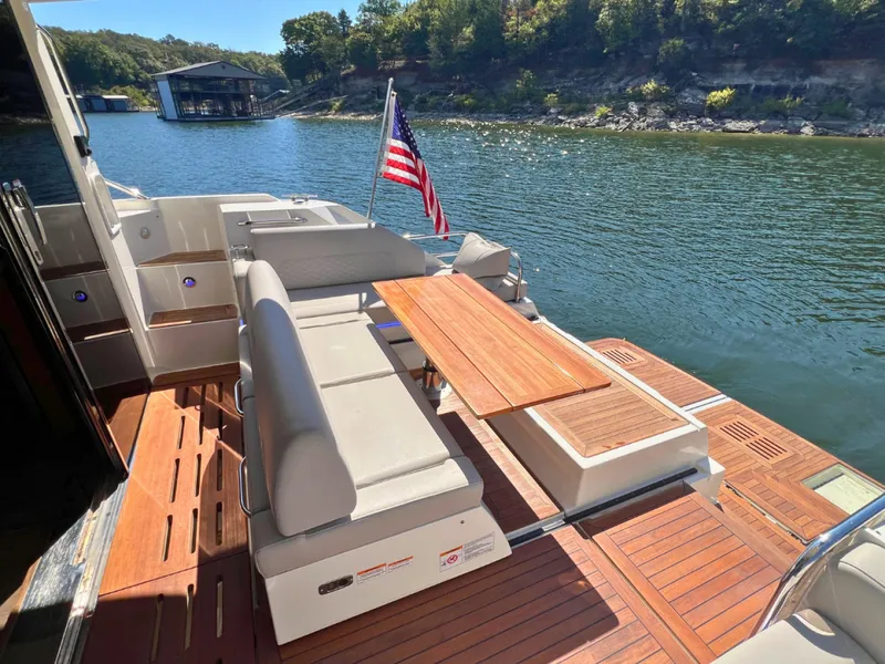 Slide: The Image of Sea Ray FLY 520 2018 - 8383135