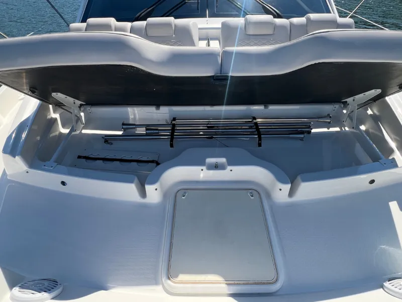 Slide: The Image of Sea Ray FLY 520 2018 - 8383162