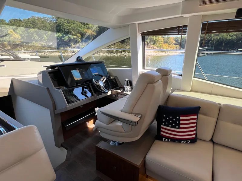 Slide: The Image of Sea Ray FLY 520 2018 - 8383179