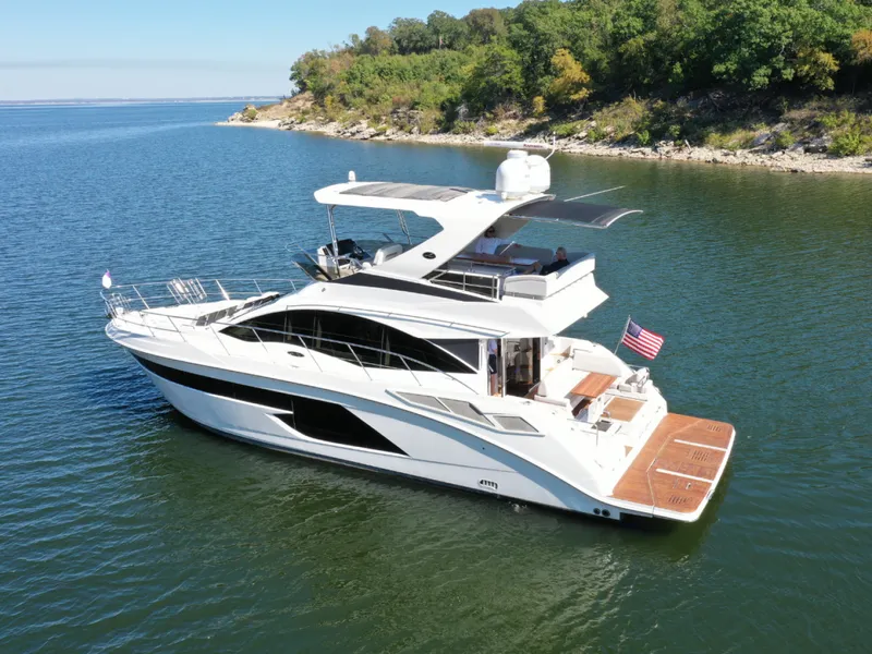 Slide: The Image of Sea Ray FLY 520 2018 - 8383123