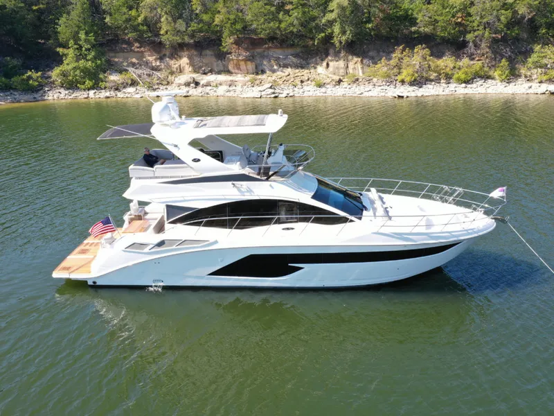 Slide: The Image of Sea Ray FLY 520 2018 - 8383117