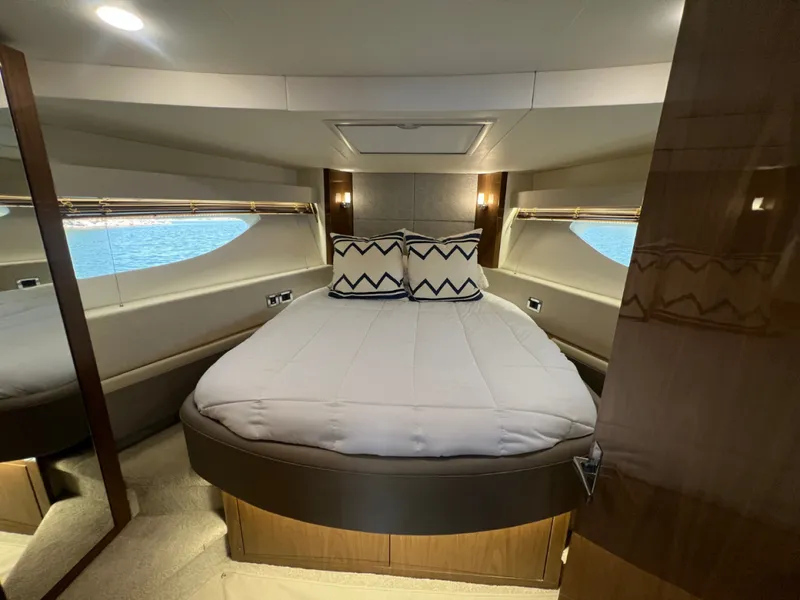 Slide: The Image of Sea Ray FLY 520 2018 - 8383193
