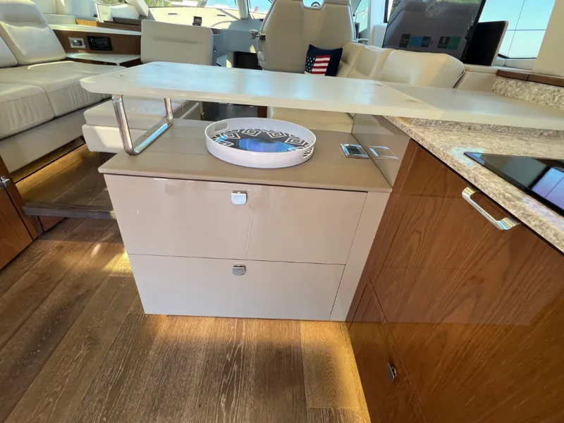 Slide: The Image of Sea Ray FLY 520 2018 - 8383171