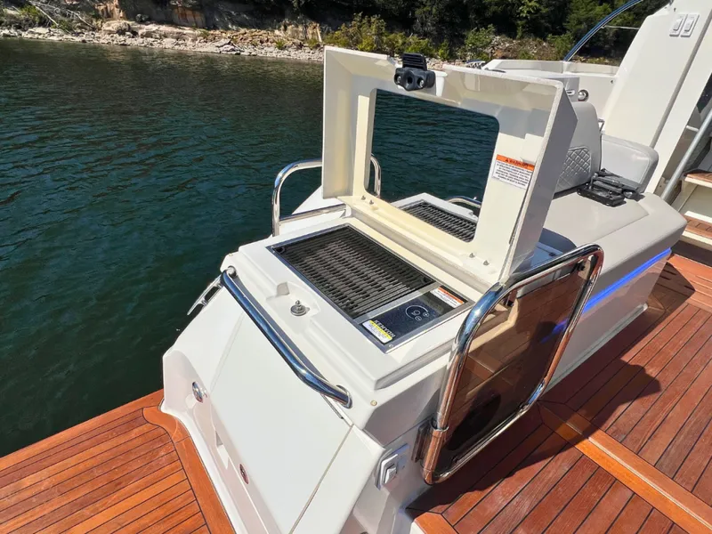 Slide: The Image of Sea Ray FLY 520 2018 - 8383129