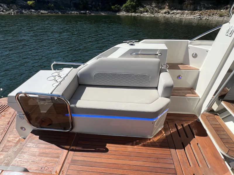 Slide: The Image of Sea Ray FLY 520 2018 - 8383139
