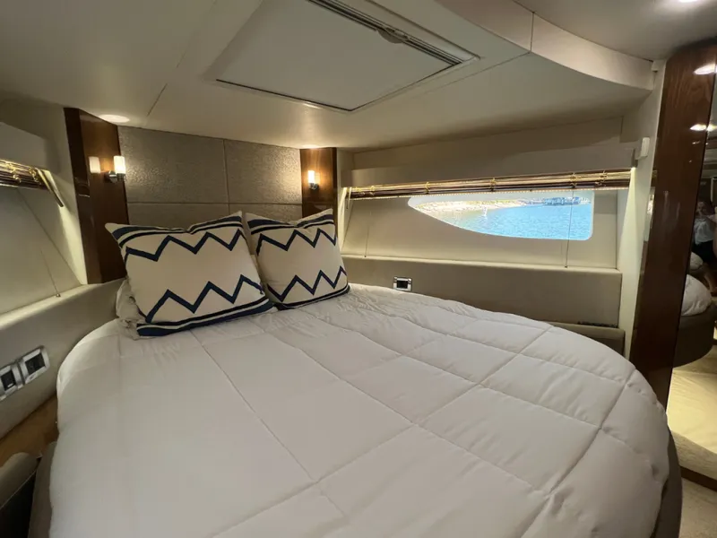 Slide: The Image of Sea Ray FLY 520 2018 - 8383194