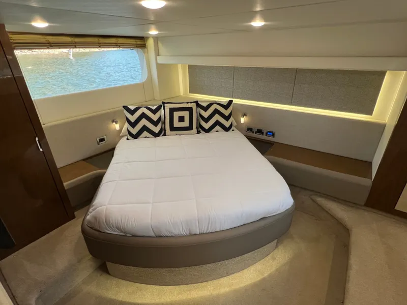 Slide: The Image of Sea Ray FLY 520 2018 - 8383202