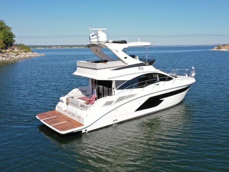 Slide: The Image of Sea Ray FLY 520 2018 - 8383120