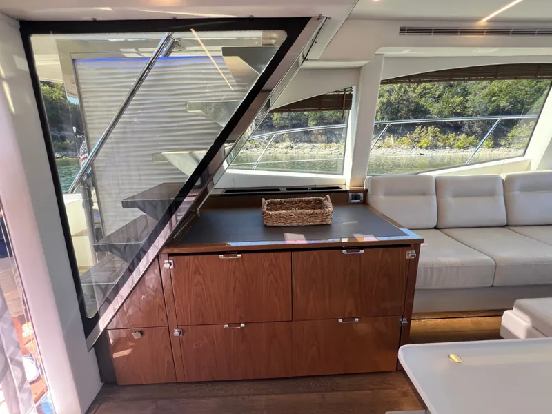 Slide: The Image of Sea Ray FLY 520 2018 - 8383172