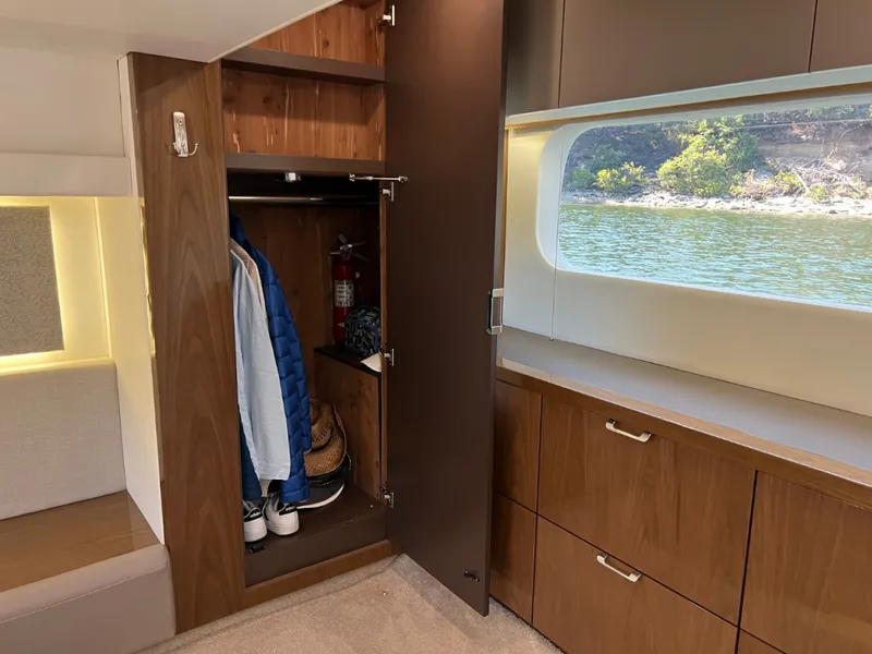 Slide: The Image of Sea Ray FLY 520 2018 - 8383208