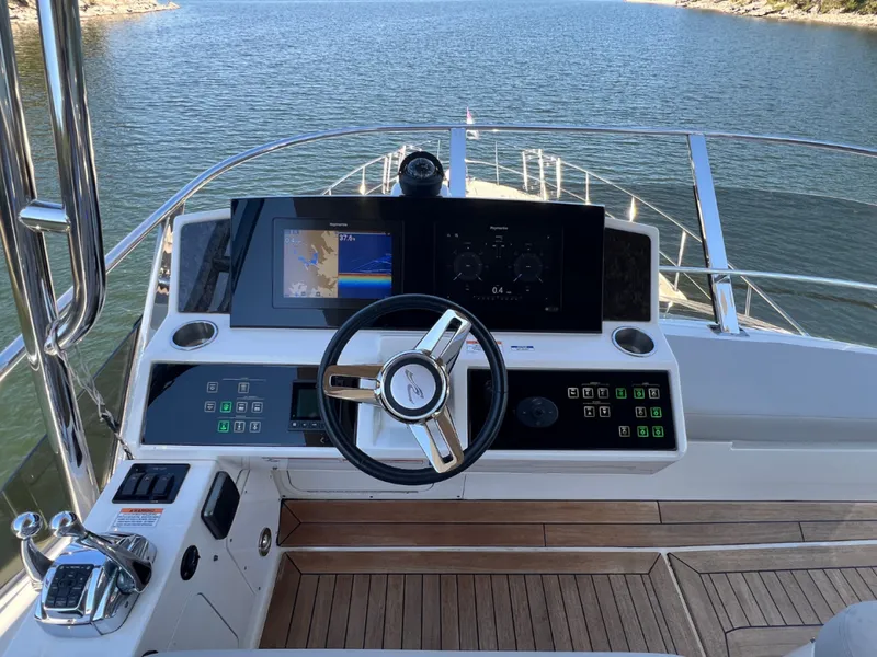Slide: The Image of Sea Ray FLY 520 2018 - 8383148