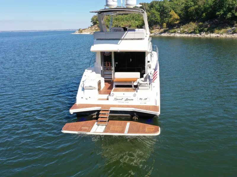 Slide: The Image of Sea Ray FLY 520 2018 - 8383125