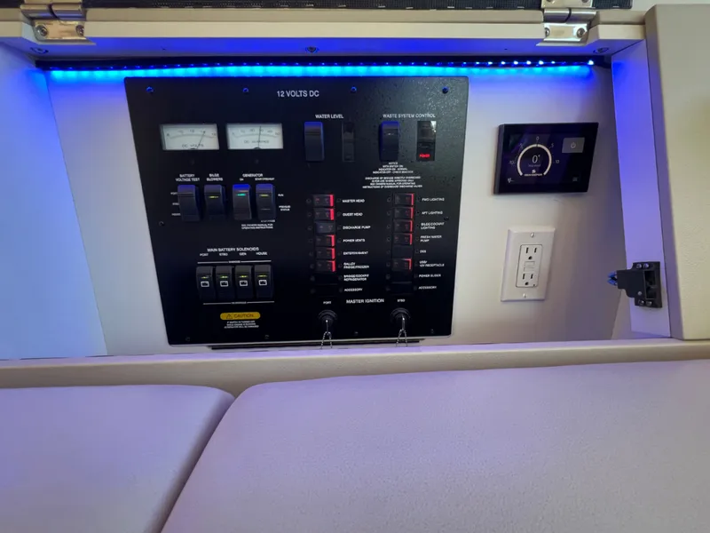 Slide: The Image of Sea Ray FLY 520 2018 - 8383177