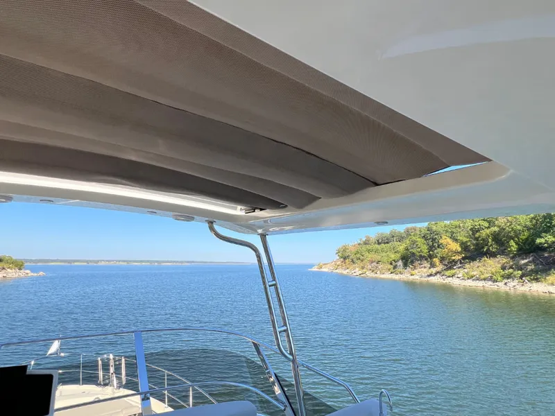 Slide: The Image of Sea Ray FLY 520 2018 - 8383154