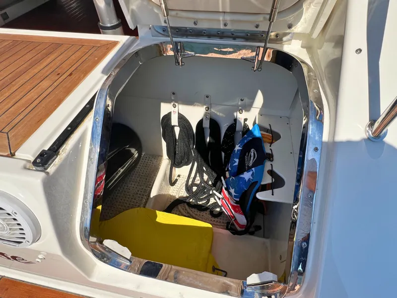 Slide: The Image of Sea Ray FLY 520 2018 - 8383133