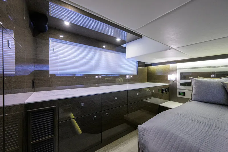 Slide: The Image of Cruisers Yachts 46 Cantius 2020 - 8391566