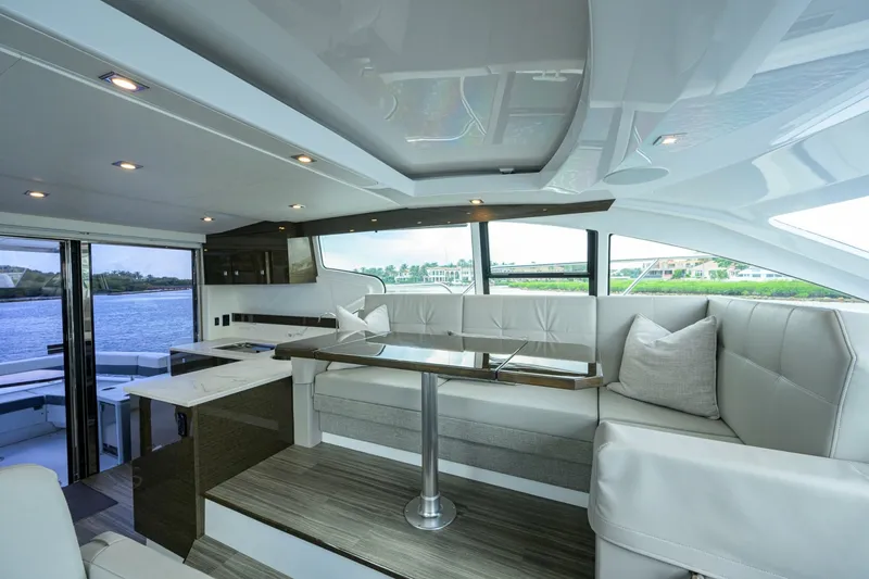 Slide: The Image of Cruisers Yachts 46 Cantius 2020 - 8391552