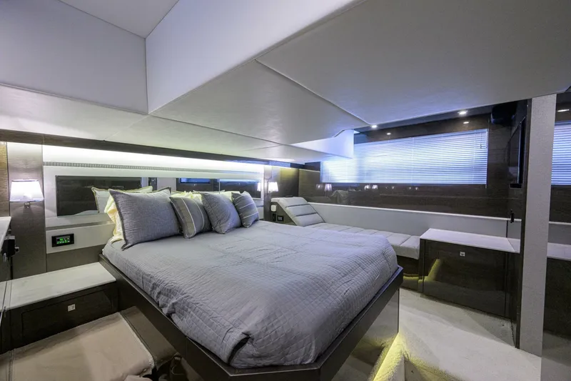Slide: The Image of Cruisers Yachts 46 Cantius 2020 - 8391563