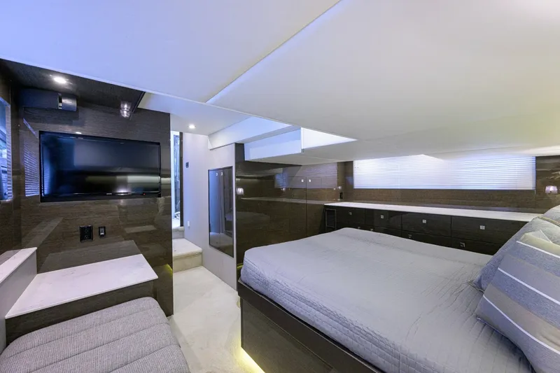 Slide: The Image of Cruisers Yachts 46 Cantius 2020 - 8391562